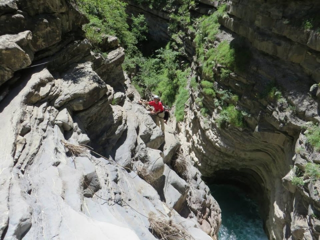 Escalando sobre el rio